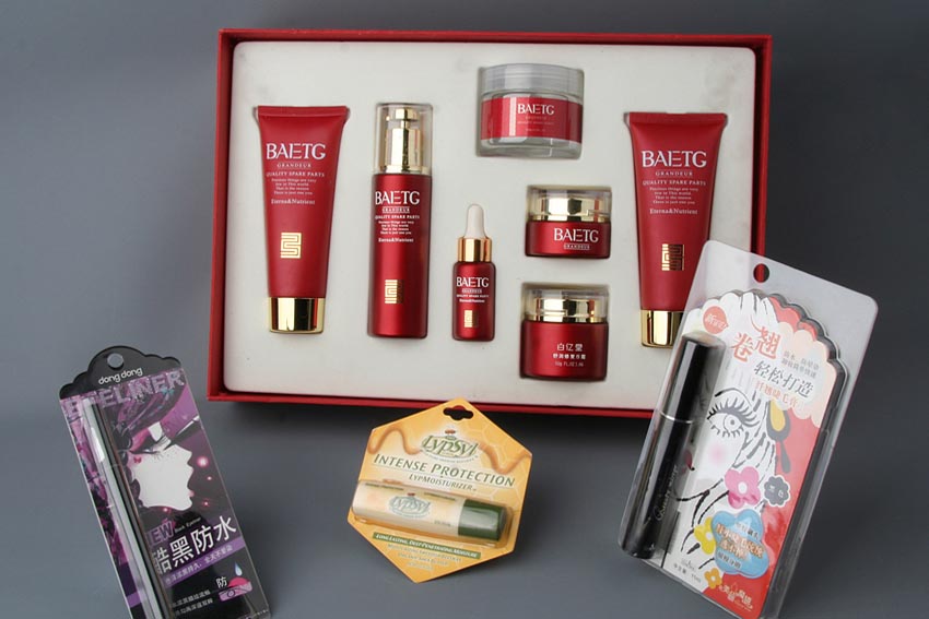 植絨(rong)化妝品吸(xī)塑内托